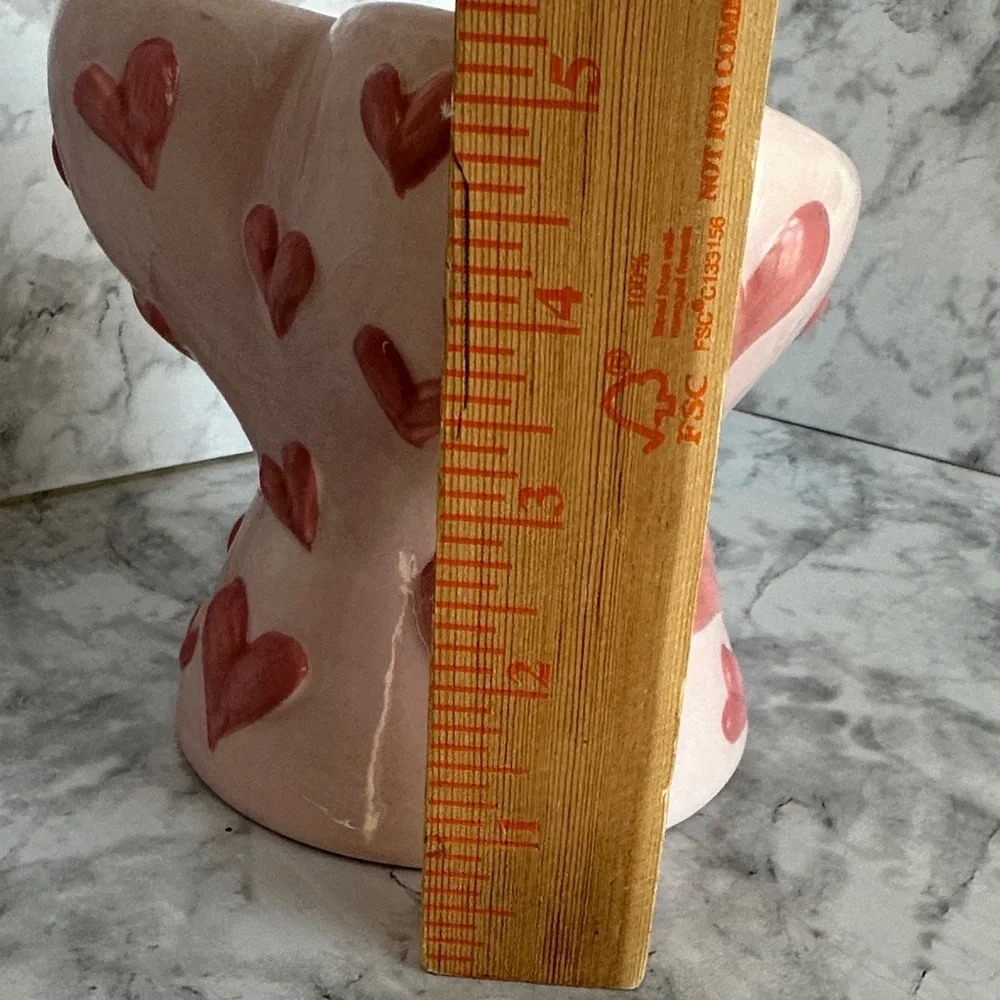 Elegant Pink Heart Cat Feeder